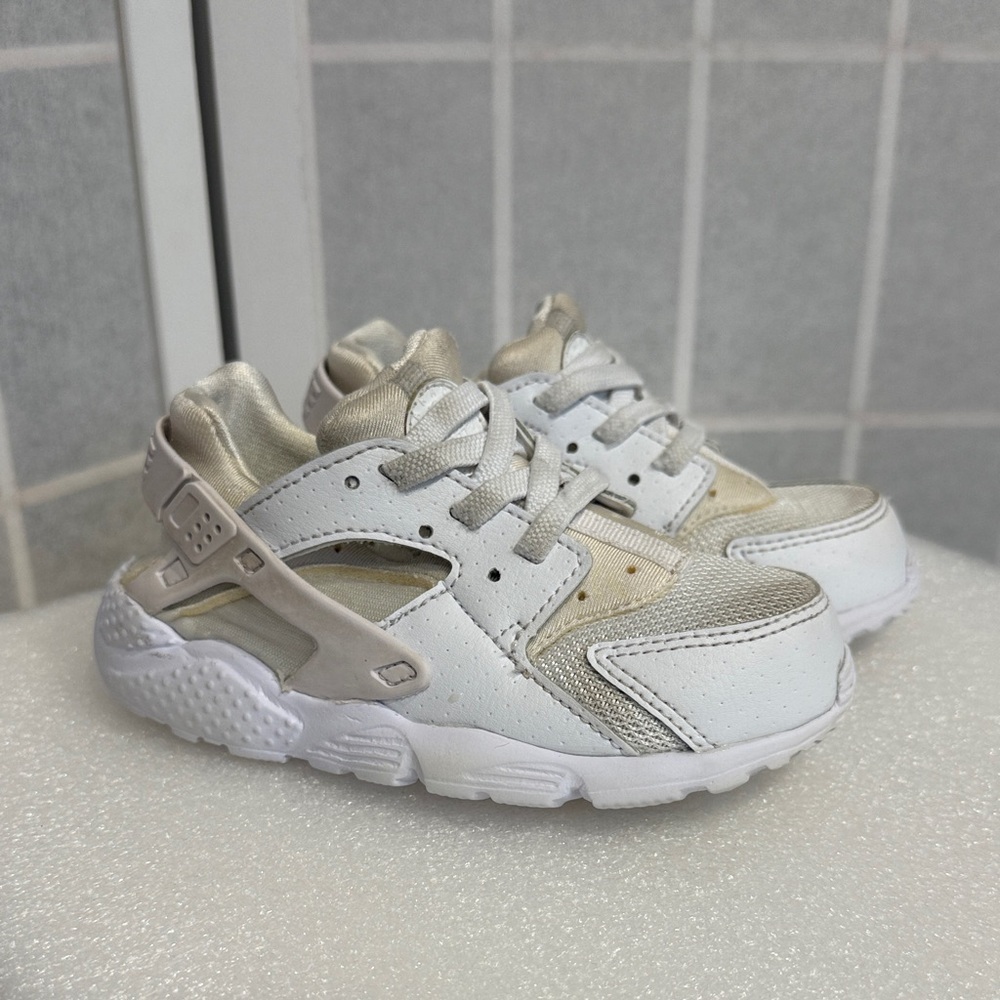 Kids Nike Huarache Run White Athletic Sneaker Size 9